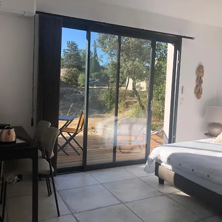 לינה וארוחת בוקר Le Clos Des Cigales